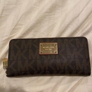 Michael Kors Monogram wallet